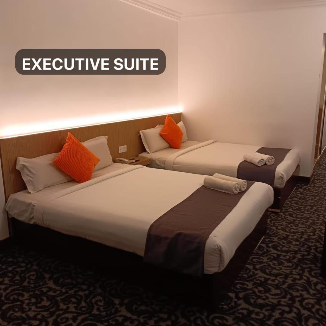 Go Lodge Hotel Kuantan Bagian luar foto
